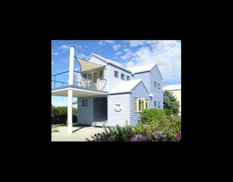 Rayville Boat Houses - Victoria Tourism 0