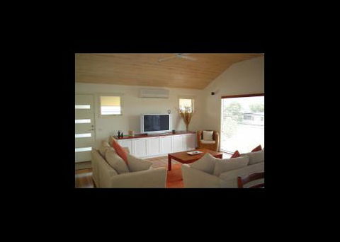 Rayville Boat Houses - Victoria Tourism 6