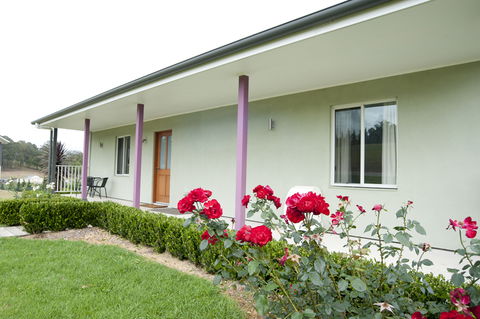 Highfields Country Cottages - Caravan Park Accommodation 16