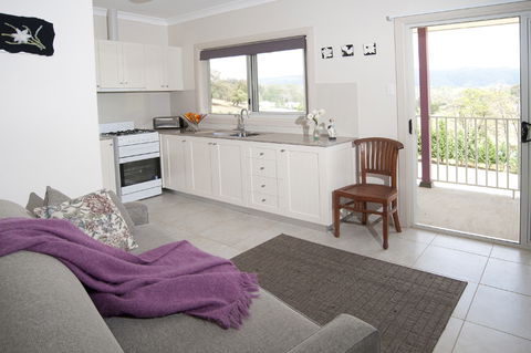 Highfields Country Cottages - Caravan Park Accommodation 6