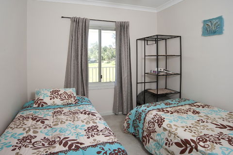 Highfields Country Cottages - Caravan Park Accommodation 10