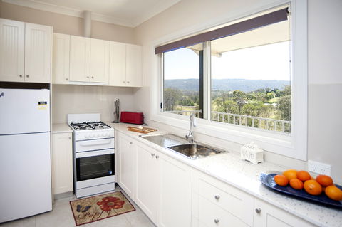 Highfields Country Cottages - Caravan Park Accommodation 8