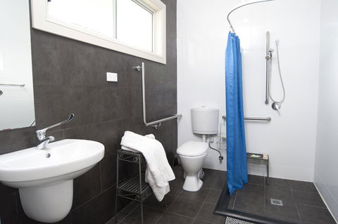 Highfields Country Cottages - Caravan Park Accommodation 5