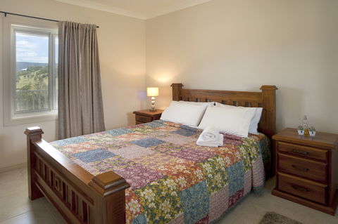 Highfields Country Cottages - Caravan Park Accommodation 7