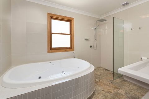 Elderslie House - Caravan Park Accommodation 123