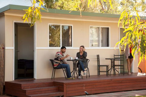 Alice Lodge Backpackers - Victoria Tourism 0