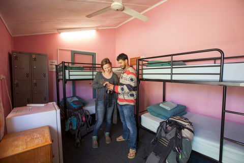 Alice Lodge Backpackers - Victoria Tourism 5