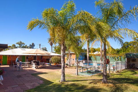 Alice Lodge Backpackers - Victoria Tourism 9