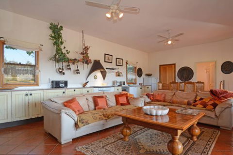 Elderslie House - Caravan Park Accommodation 90