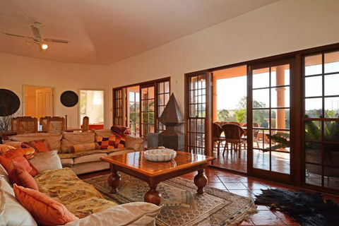 Elderslie House - Caravan Park Accommodation 94