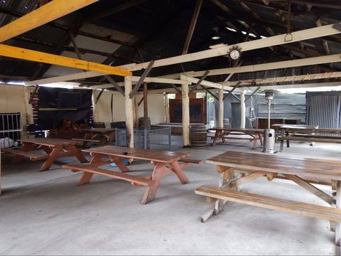 Club House Hotel - Sunshine Coast Tourism 3