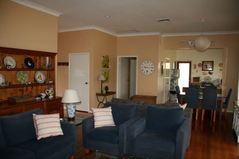 Elderslie House - Caravan Park Accommodation 65