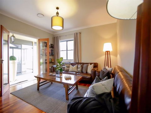 Elderslie House - Caravan Park Accommodation 145