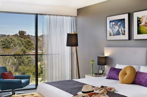 East Hotel + Apartments - Caravan Park Accommodation 1