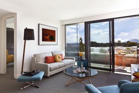 East Hotel + Apartments - Caravan Park Accommodation 3