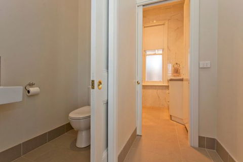 Elegance On Englehardt - Caravan Park Accommodation 9