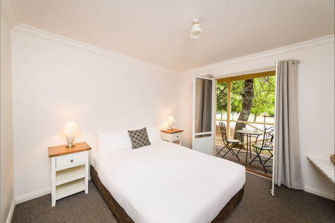 Federation Gardens And Possums Hideaway - Caravan Park Accommodation 2