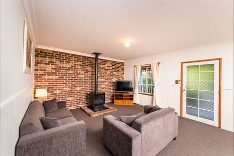 Federation Gardens And Possums Hideaway - Caravan Park Accommodation 3