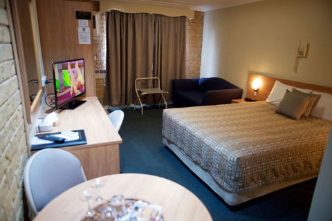 Forest Lodge Motor Inn And Restaurant - Caravan Park Accommodation 3