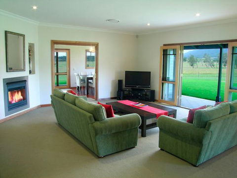 Elderslie House - Caravan Park Accommodation 43