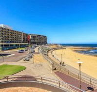 Quality Hotel NOAHS On the Beach - Caravan Park Accommodation