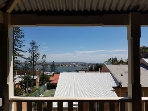 Newcastle Terraces And Apartments - Harbourside Apartment - Caravan Park Accommodation 0