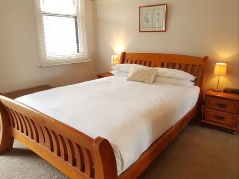 Newcastle Terraces And Apartments - Harbourside Apartment - Caravan Park Accommodation 1