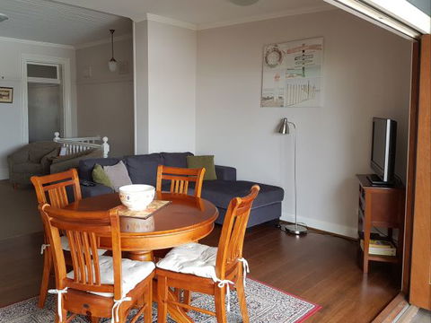 Newcastle Terraces And Apartments - Harbourside Apartment - Caravan Park Accommodation 3