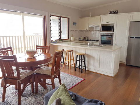Newcastle Terraces And Apartments - Harbourside Apartment - Caravan Park Accommodation 4