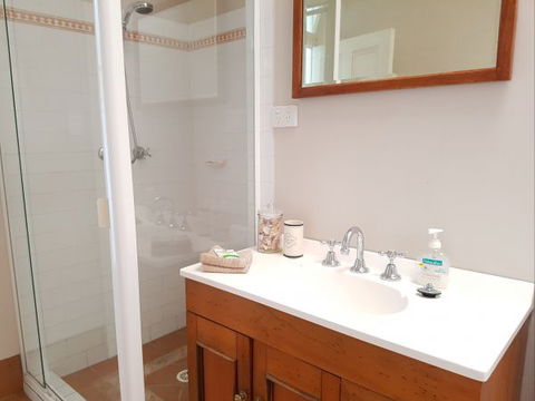 Newcastle Terraces And Apartments - Harbourside Apartment - Caravan Park Accommodation 5