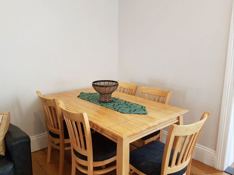 Newcastle Terraces And Apartments - Harbourside Apartment - Caravan Park Accommodation 9