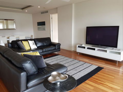 Newcastle Terraces And Apartments - Harbourside Apartment - Caravan Park Accommodation 19