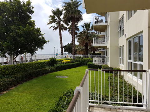 Newcastle Terraces And Apartments - Harbourside Apartment - Caravan Park Accommodation 22