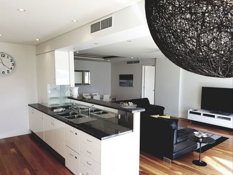 Newcastle Terraces And Apartments - Harbourside Apartment - Caravan Park Accommodation 25