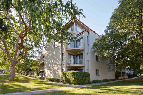 Pinnacle Apartments - Victoria Tourism 2