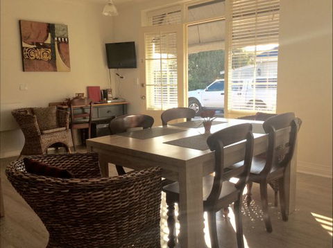 Rose Cottage - Caravan Park Accommodation 2