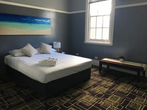 Swansea Hotel - Caravan Park Accommodation 4