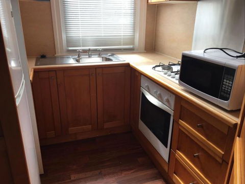 Swansea Hotel - Caravan Park Accommodation 6