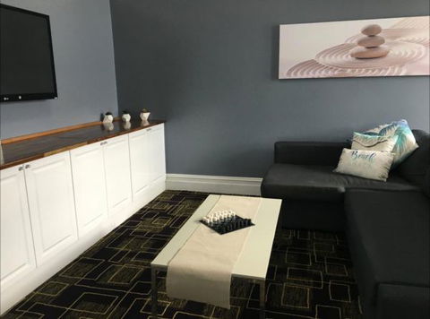 Swansea Hotel - Caravan Park Accommodation 7