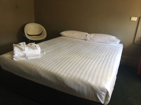 Swansea Hotel - Caravan Park Accommodation 8