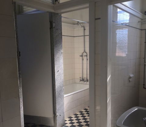 Swansea Hotel - Caravan Park Accommodation 10