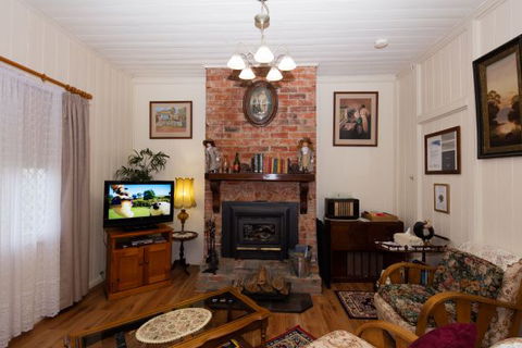 Tenterfield Historic Luxury Cottage - Tourism Bookings WA 1