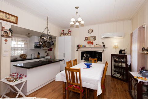 Tenterfield Historic Luxury Cottage - Tourism Bookings WA 4