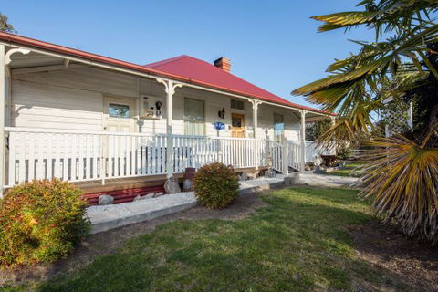 Tenterfield Historic Luxury Cottage - Tourism Bookings WA 6