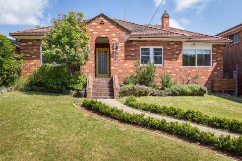 The Yellow Door Guesthouse - Caravan Park Accommodation 1