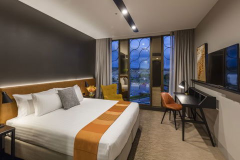 Vibe Hotel Canberra - Caravan Park Accommodation 2
