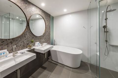 Vibe Hotel Canberra - Caravan Park Accommodation 3