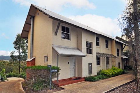 Elderslie House - Caravan Park Accommodation 13