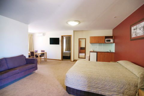 Willows Motel Goulburn - Caravan Park Accommodation 1