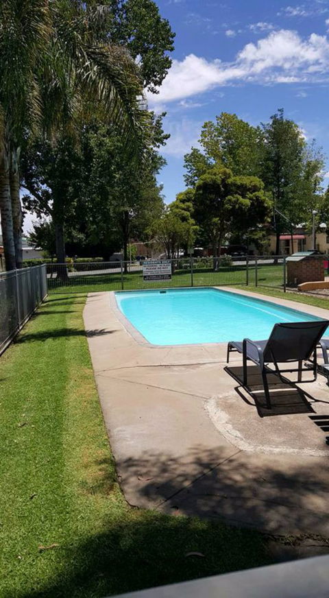 Young Caravan Tourist Park - Caravan Park Accommodation 2